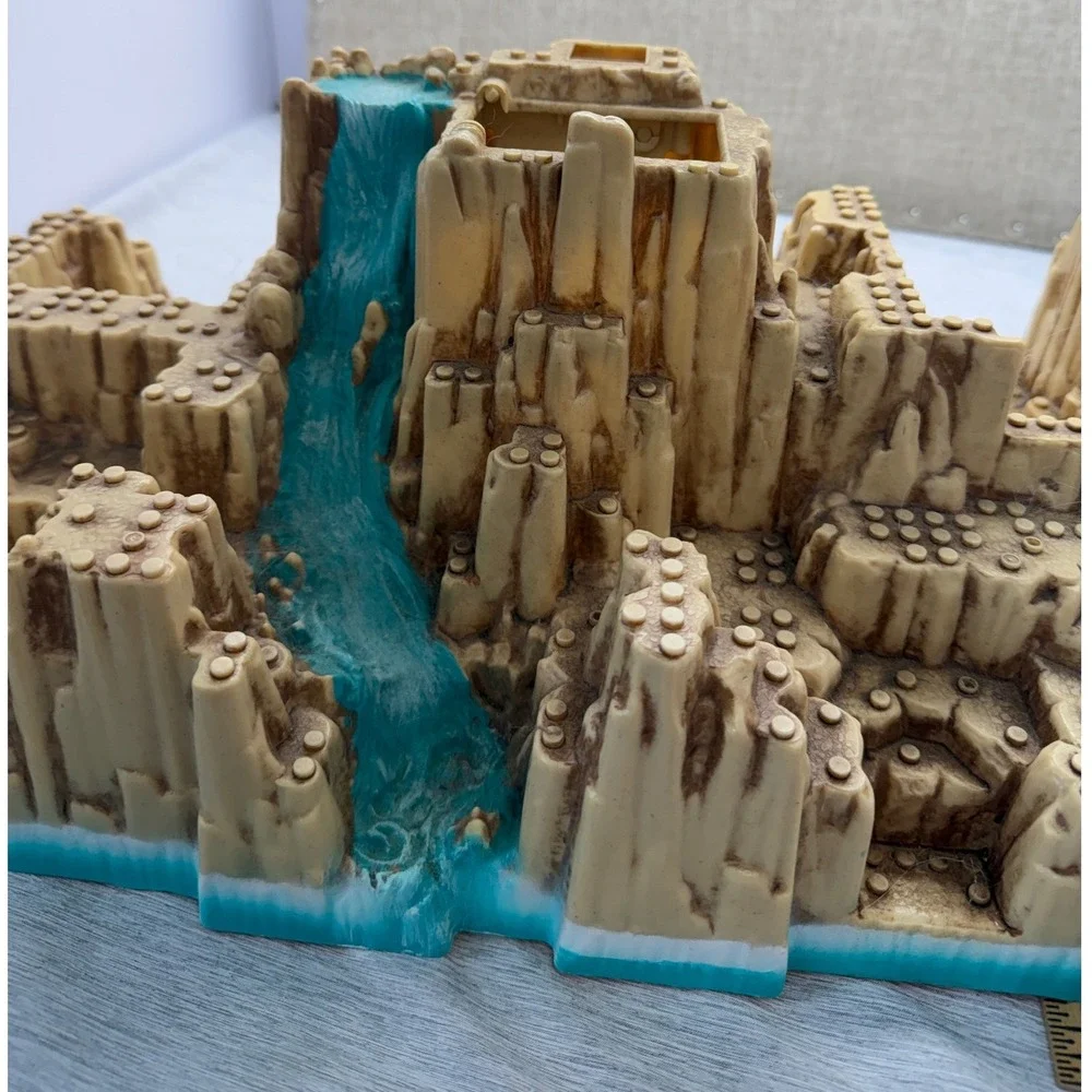 Mega Bloks Vintage Pyrates Treasure Mountain Baseplate Waterfall Tan Large